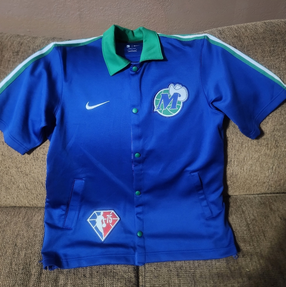 Mens Nike Dallas Maverick NBA Showtime City Edition Warm Up Jacket. Luka Sz.Lg